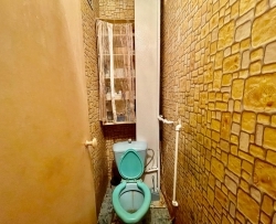 37318